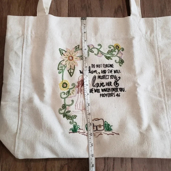 Handmade Embroidered Canvas Totebag - Picture 8 of 8